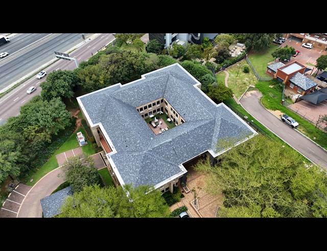 5,745M² OFFICE FOR SALE IN BRYANSTON